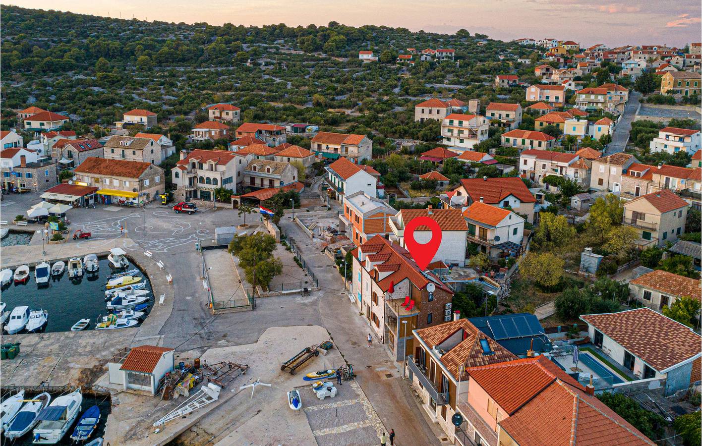 Charmante 2-Zimmer-Wohnung mit Terrasse, 1,5 km von der Küste entfernt in Dalmatinische Inseln