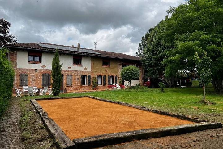 Gîte pour 4 personnes, avec jardin et piscine à Bonrepos-Riquet