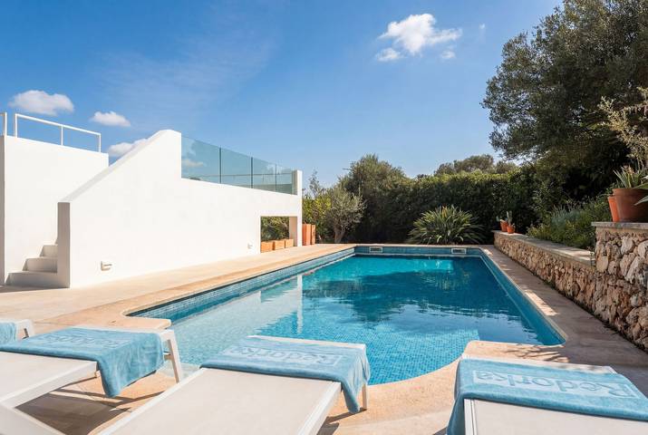 Villa for 8 people, with garden in Menorca