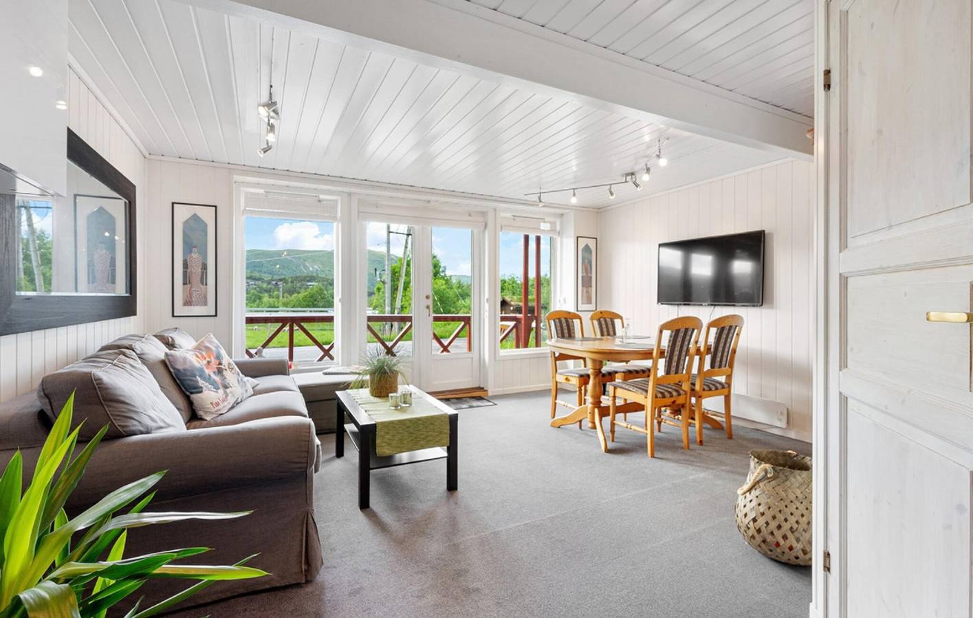 Hel ferieleilighet, Ferieleilighet for 6 personer med terrasse in Sinnes, Sirdal 