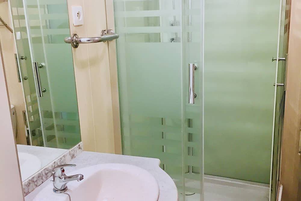 Appartement entier, T2 Lourdes centre ville, 6 couchages, Sanctuaire, parkings ⭐⭐⭐⭐⭐ in Lourdes, Hautes-Pyrénées