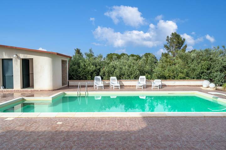 Villa 'Mariavittoria' avec vue sur mer, Wi-Fi et climatisation in Floridia, Province de Syracuse