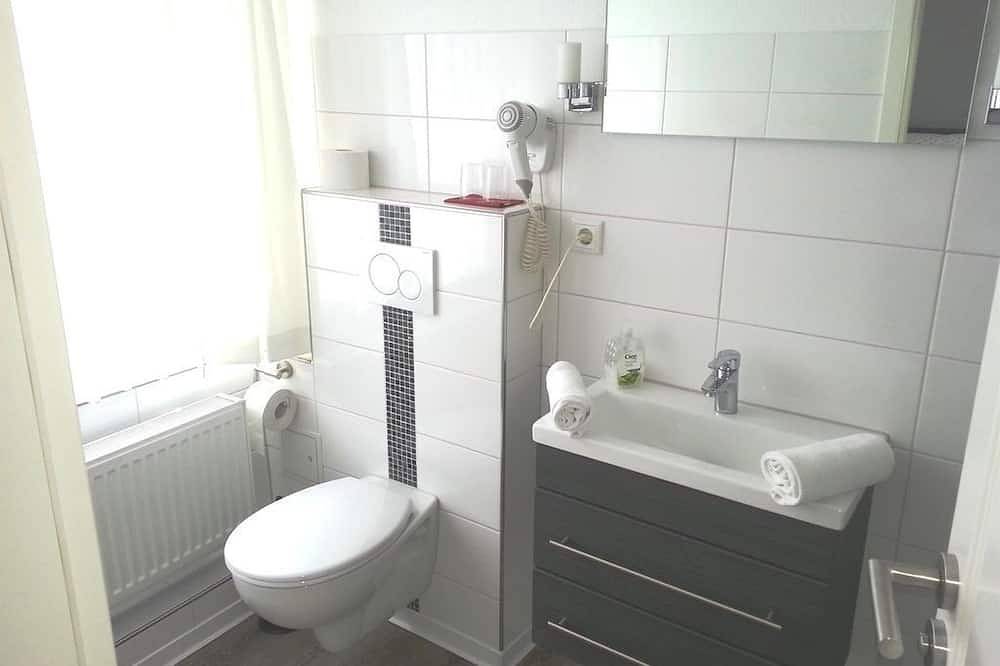 Doppelzimmer klein (Standard) - Pension Marktblick - bed & breakfast in Friedrichstadt, Eider-Treene-Sorge