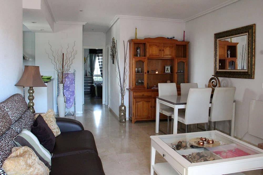 Entire apartment, 2 Bed 2 Bath Apt, Huge Corner Plot, Trampoline, Golf, Sun, Good Food in Brisas y Golf, Orihuela