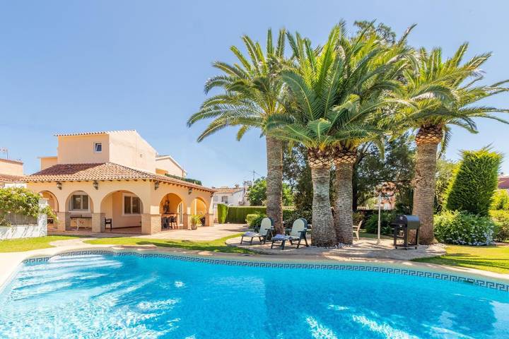 Villa voor 12 personen, met terras en tuin, met huisdier in Dénia