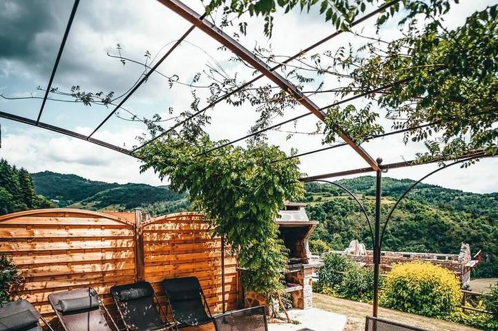Gîte pour 6 personnes, avec terrasse et jardin