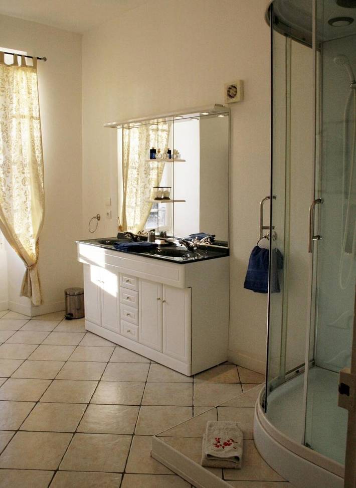 Location de vacances pour 4 personnes, avec jardin ainsi que vue et piscine, animaux acceptés à Ribérac - 4