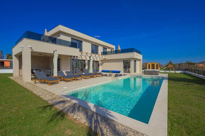 Villa für 8 Personen, mit Balkon und Garten sowie Sauna und Pool - 1