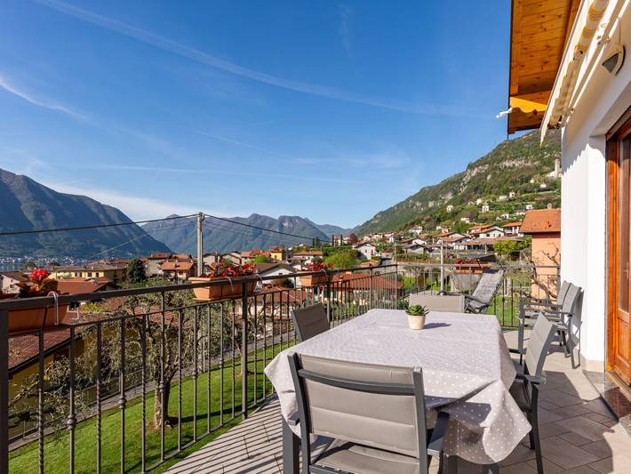 Gîte pour 7 personnes, avec vue sur le lac et terrasse à Lenno - 4