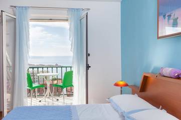 Chambre d’hôte pour 2 personnes, avec vue ainsi que jardin et terrasse à Makarska