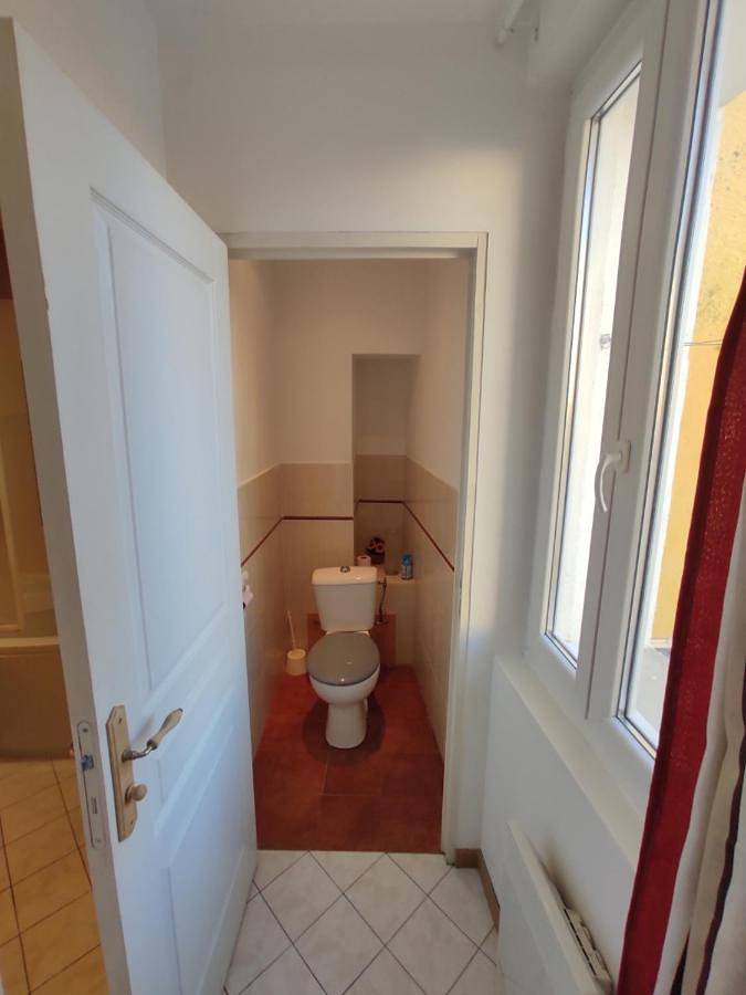 Appartement entier, T2 sur la place du village proche Mer et Montpellier in Saint-Jean-de-Védas, Côte méditerranéenne (France)
