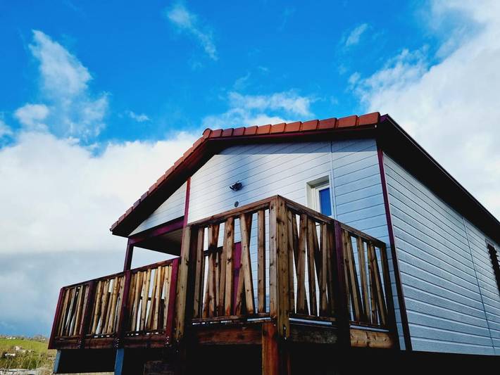 Camping pour 6 personnes, avec Balcon et Terrasse ainsi que Jardin et Bassin pour enfant