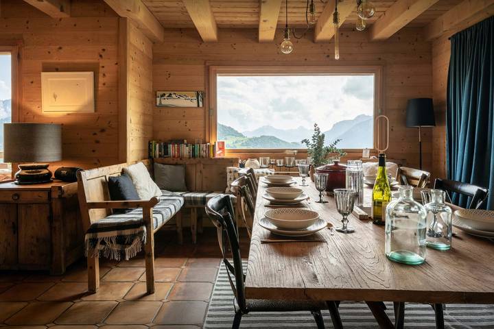 Relax in the hot tub or sauna at this unique chalet for 13 - Ovo Network in Manigod, Región de Annecy
