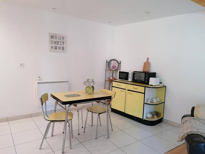 Location de vacances pour 2 personnes, avec terrasse ainsi que jardin et piscine à Saint-Georges-sur-Layon - 3