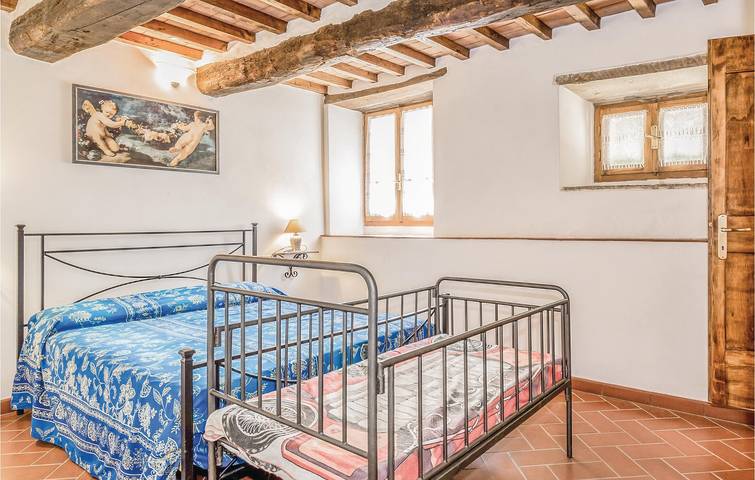 Appartamento intero, Rifugio a bordo piscina pieno di giocattoli in Cortona, Provincia di Arezzo