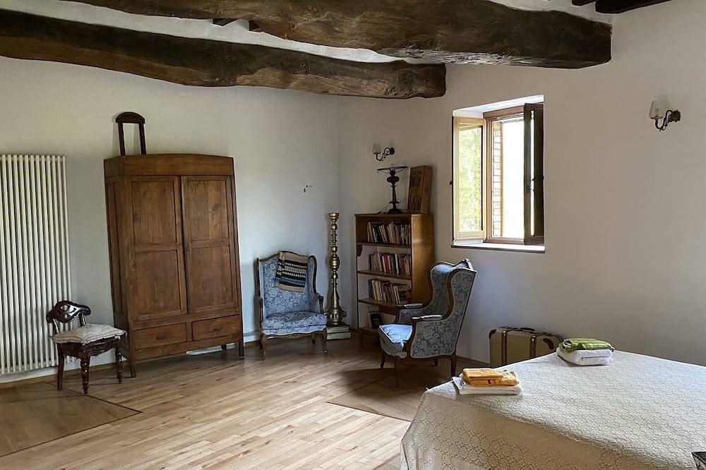 A place for the muse, unusually close to nature, but luxurious and well connected. in Deruta, Provincia de Perugia