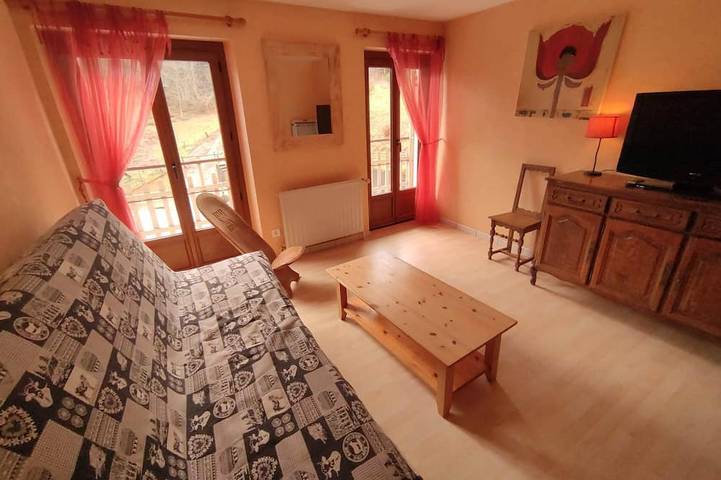 Gîte pour 6 personnes, avec Jacuzzi et Terrasse ainsi que Jardin et Sauna à Dommartin-lès-Remiremont