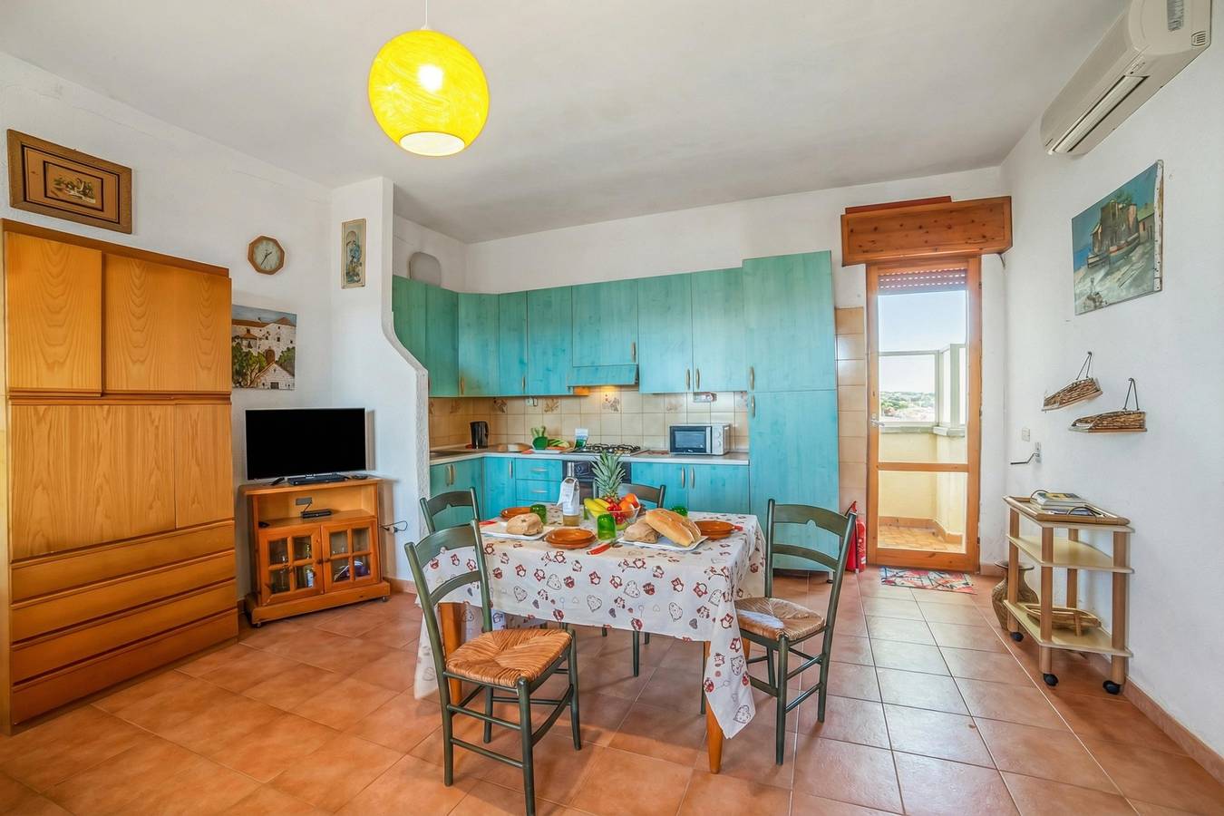 Apartamento entero, Acogedor apartamento de 1 dormitorio con cocina y aparcamiento, a 2 km de la playa de Campomarino in Campomarino di Maruggio, Maruggio