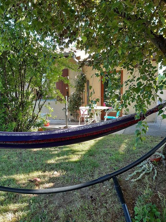 Chambre et table Vert Olive - Côté jardin in Chabeuil, Région de Valence