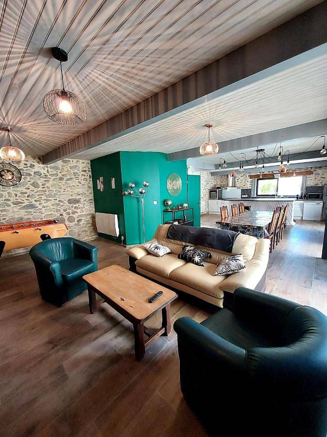 Location de vacances pour 8 personnes, avec Terrasse ainsi que Jardin et Vue à Marignac