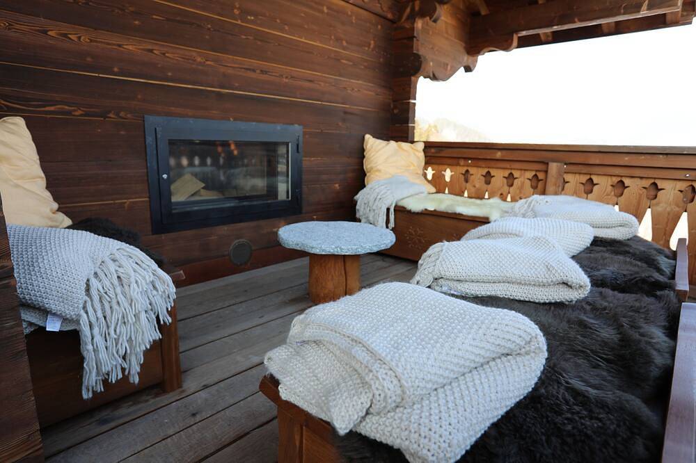 Fabulous chalet, stunning views , indoor jacuzzi, walking distance of ski lifts in Leysin, Alpes Vaudoises