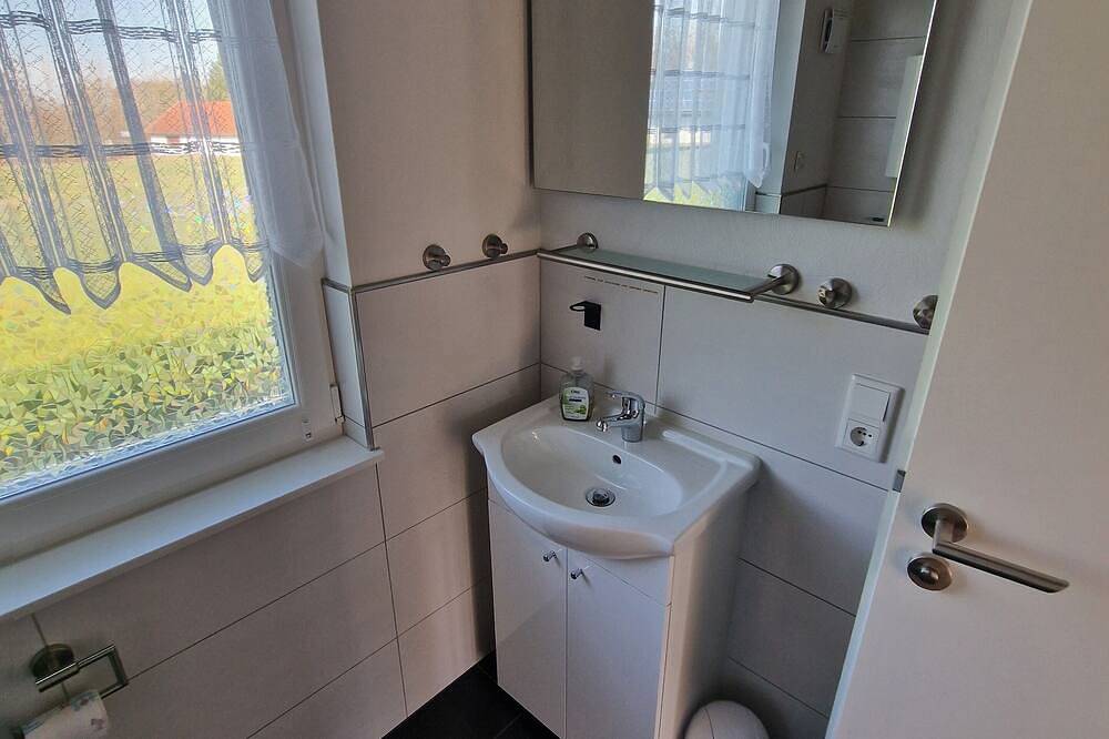 Gemütliches Ferienhaus Mainz am Silbersee mit gepflegter Grünanlage und Terrasse in Silbersee, Frielendorf
