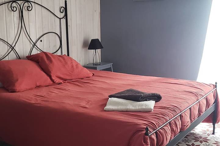 Location de vacances pour 8 personnes, avec terrasse à Escales - 2