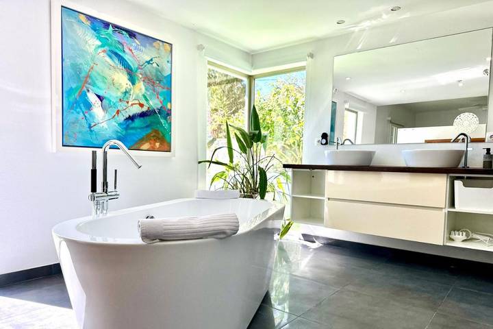 Location de vacances pour 6 personnes, avec piscine et jacuzzi ainsi que terrasse et jardin, animaux acceptés à Cala Llonga - 2