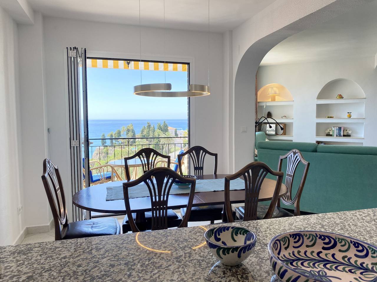 Appartement entier, Magnifique appart moderne à Nerja, proche mer avec Wi-Fi et clim in Playa Carabeíllo, Nerja