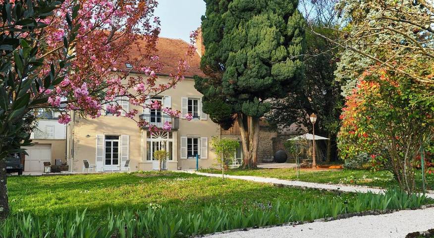 Location de vacances pour 2 personnes, avec vue et jardin, animaux acceptés dans Maison De La Vache Qui Rit Lons Le Saunier