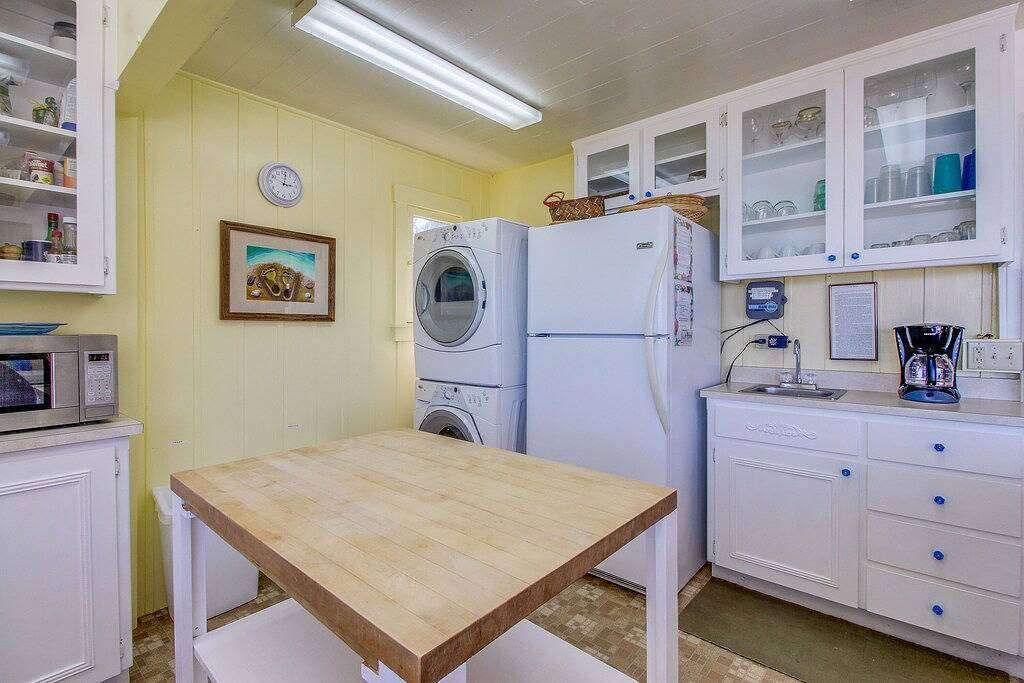 Lovely Beachfront Haus verfügt über atemberaubenden Blick auf den Ozean und privaten Hof! in Cayucos, San Luis Obispo County