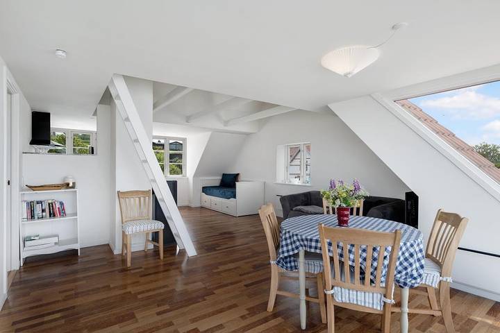 Renovierte Ferienwohnung mit direktem Wasserzugang und beeindruckendem 180°-Meerblick in Knebel, Süddjursland