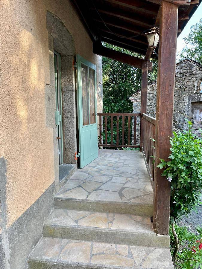 Location de vacances pour 5 personnes, avec vue et jardin, adapté aux familles à Le Bez - 4