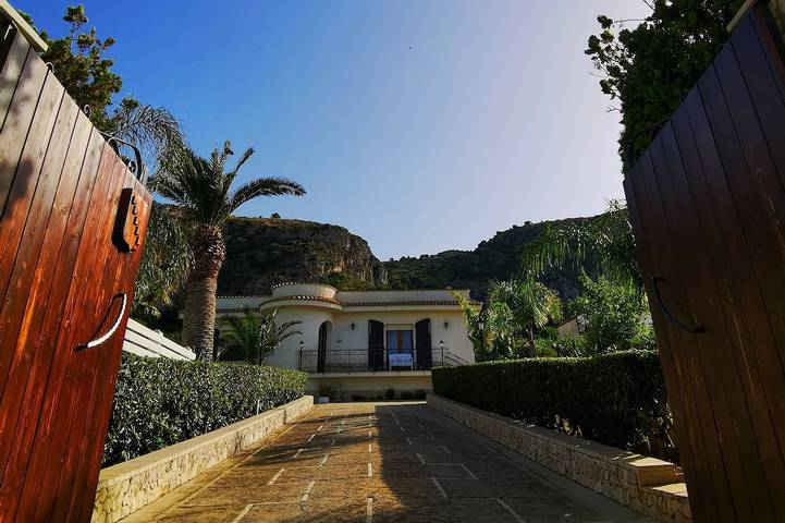 Belle et confortable villa avec piscine privée sur le chemin de San Vito lo Capo in Tonnara di Bonagia, Erice