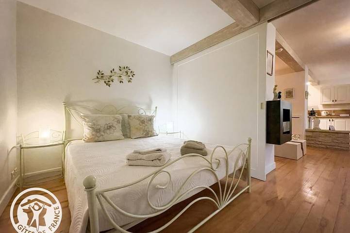 Location de vacances pour 2 personnes, avec piscine et jardin à Saint-Médard - 3