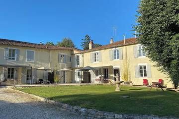 Location de vacances pour 12 personnes, avec jardin et balcon à Ruffec