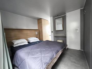 Camping pour 5 personnes, avec jacuzzi et sauna ainsi que piscine et terrasse à Vendres