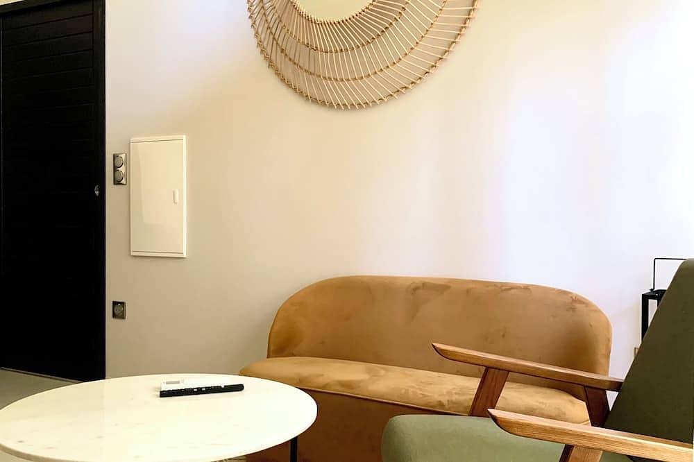 Entire apartment, Ecolodge**** 2-person gîte in the heart of a 3-hectare park in Saint-Affrique, Parc naturel régional des Grands Causses