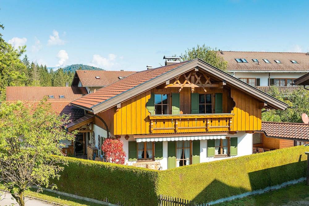Ferienhaus \"Mei Hoamat\" in ruhiger Lage in Krün in Krün, Bayerische Alpen