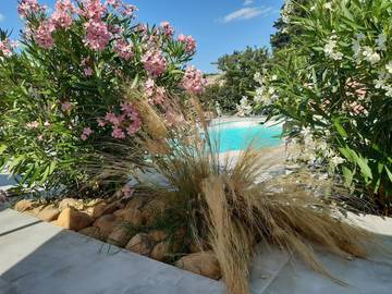 Maison d’hôte pour 2 personnes, avec jardin ainsi que piscine et vue, animaux acceptés à Aramon
