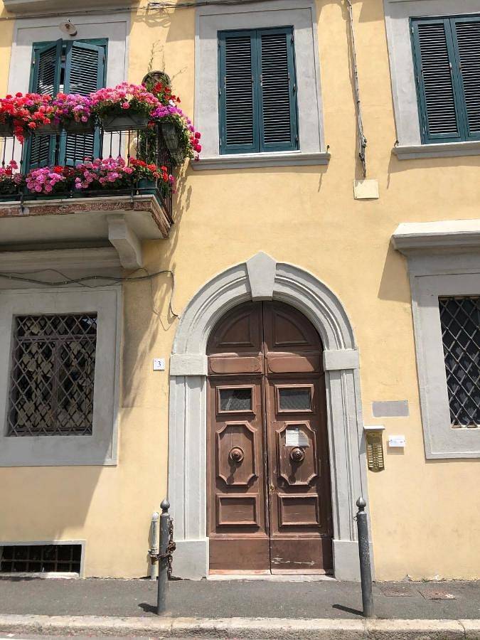 Cały apartament, Renovated apartment with 3 bedrooms in an historic palazzo between port and old town in Livorno, Wybrzeże Etrusków