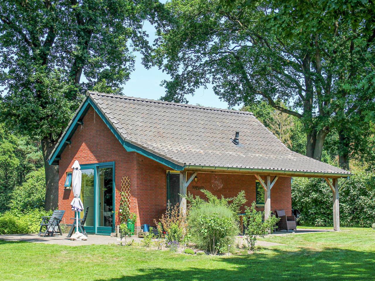 Rustig gelegen huisje met grote omheinde tuin in Noord-Brabant