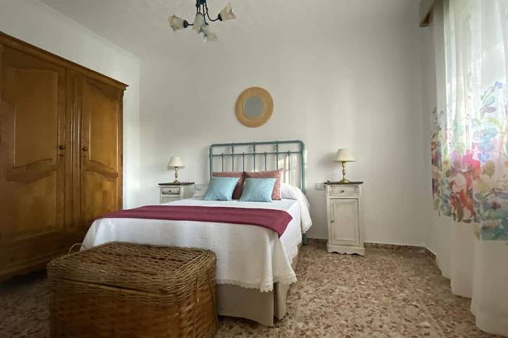 Villa with Garden and Fireplace overlooking the Colgada de Ruidera Lagoon in Ossa de Montiel, Lagunas de Ruidera Naturpark