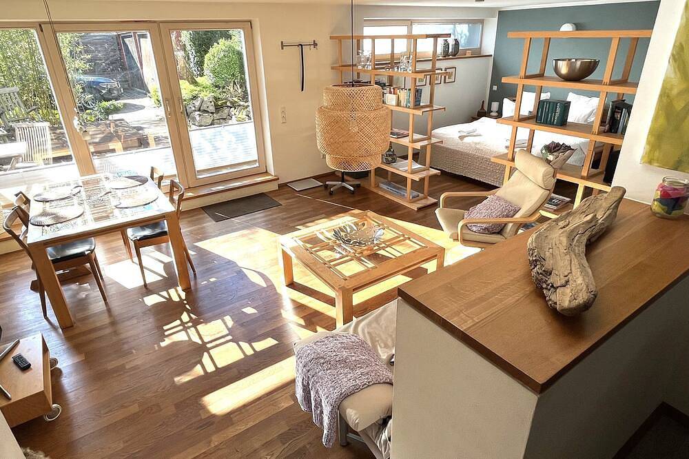 Ganze Wohnung, Atelier Seeshaupt Atelierwohnung mit großer Terrasse 5 min vom Starnberger See in Seeshaupt, Starnberger See