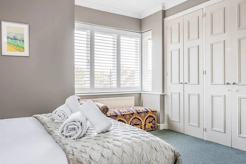 Pass the Keys | City Centre Town House w Parking in Chichester, West Sussex