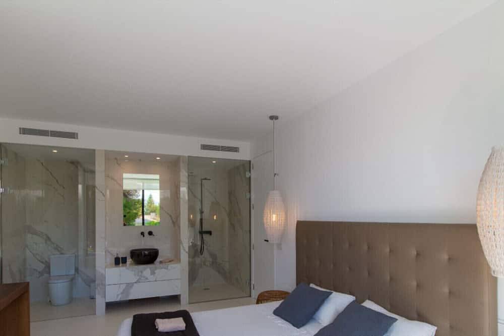 High End Villa in Muro Beach with Private Pool in Playa de Muro, Muro