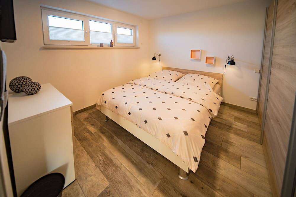 Ferienhaus Chalet 100 mit Privatstrand, Sauna und Kamin! in Löbnitz, Nordsachsen
