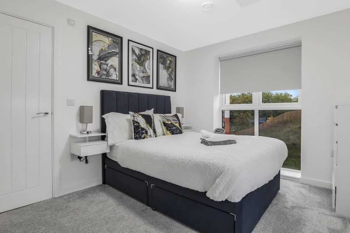 Entire apartment, Two-Bedroom Apartment in Coventry, Birmingham Area