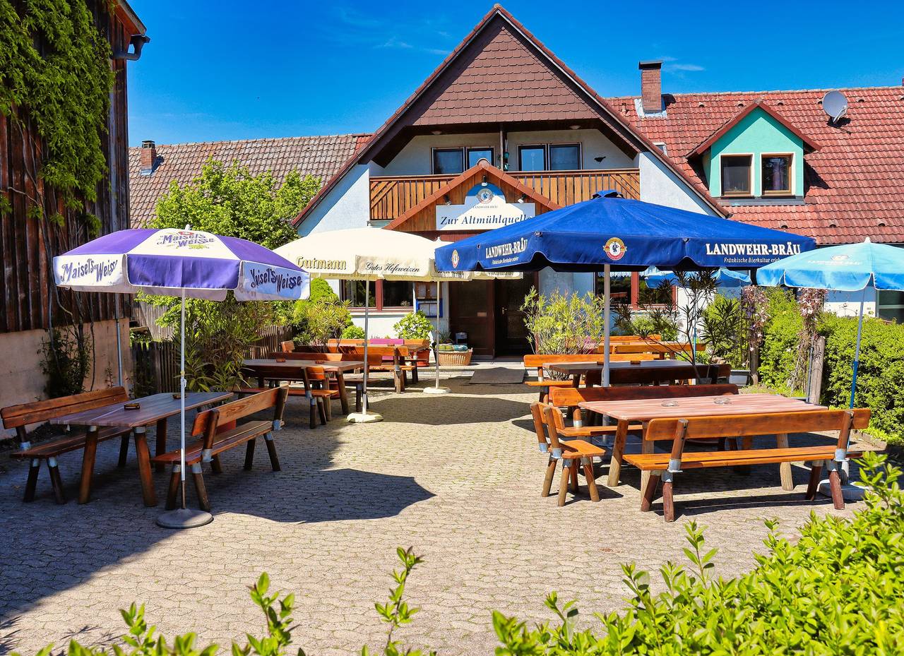 Gasthof zur Altmühlquelle - Doppelzimmer im fränkischen Stil - direkte Lage an der Altmühl in Windelsbach, Romantische Straße