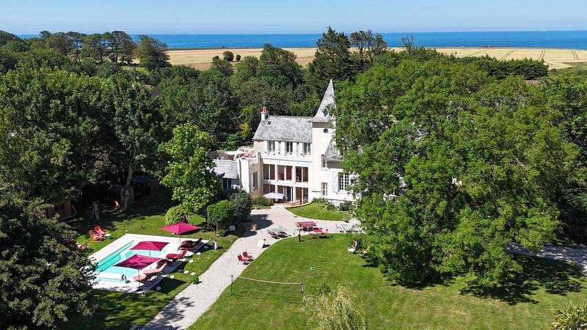 Chambre d’hôte pour 2 personnes, avec Terrasse ainsi que Jardin et Piscine à Tracy-sur-Mer